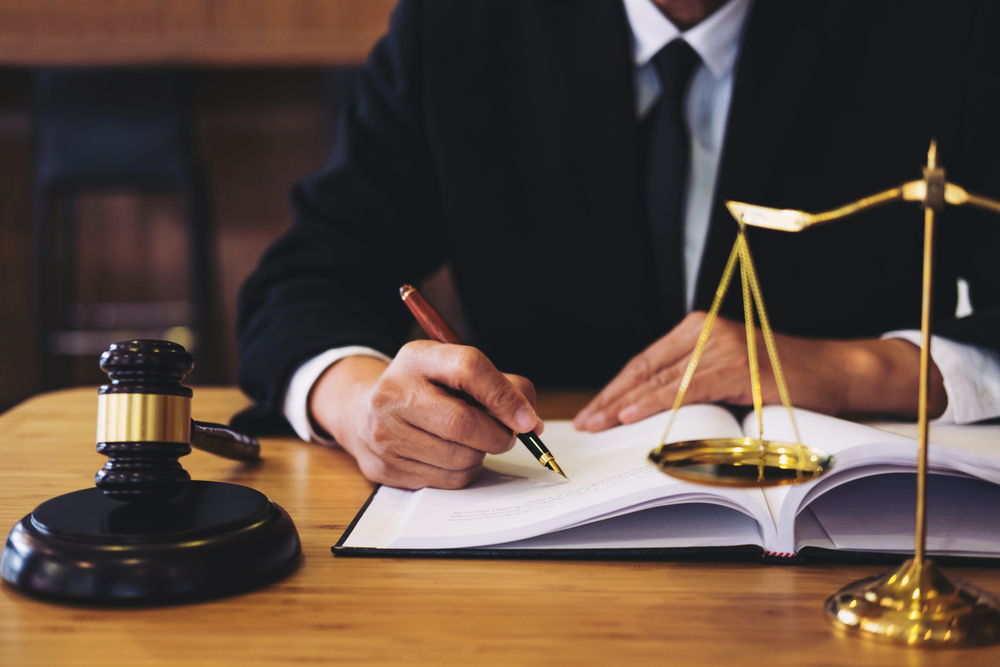 The Role of a Business Litigation Lawyer in Protecting Your Enterprise